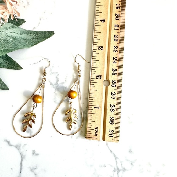 2/$30🌵 Gold Tone Teardrop Water Droplet Wood Bead Leaf Charm Earrings Boho NEW - Picture 5 of 7